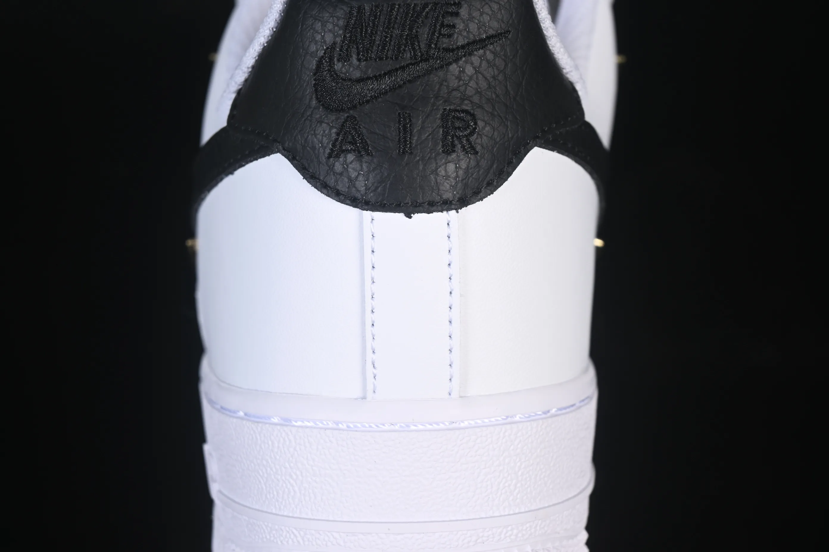 All categories Nk Air Force 1 Air Force series Nk Air Force 1 Low Air Force low top Nike Air Force 1'07 Low Four hooks black and white Air Force 1 low top casual sneakers ZH0316-113